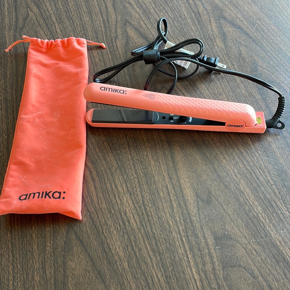 Amika flat iron